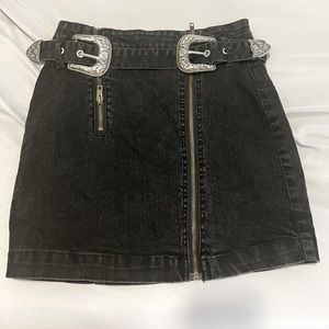 Black denim buckle skirt